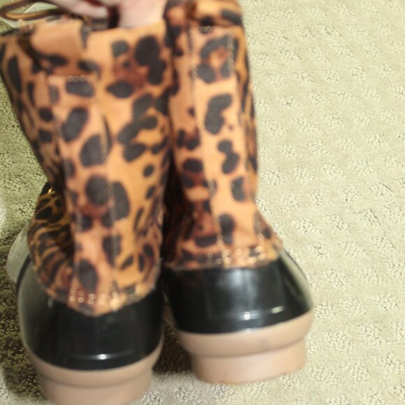 NWOT Yoki Dylan 81 Women's Size 9 Cheetah Fabric & Rubber Rain Boots - Picture 4 of 5